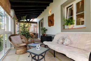 13a CASA PAVÃO - Conservatory attached to the living room, with sofa-bed