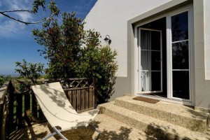 17 CASA PAVÃO - Patio in front of the main bedroom with panorama view over the hills and down to the sea