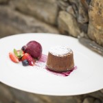 Chocolate_fondant_red_fruits_sauce_ice_cream_[6629-A4]