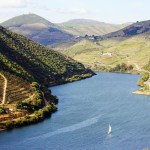 Sailing_through_Douro_River_[6104-A4]
